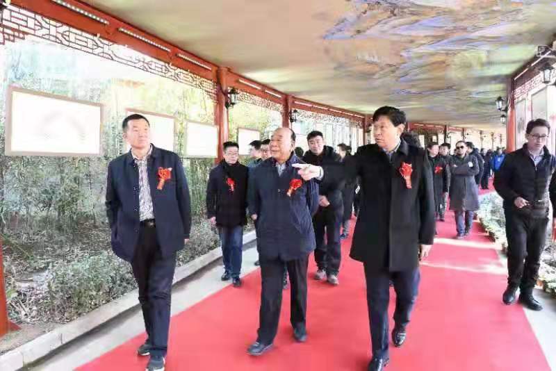寒冬温泉暖   长廊书画香